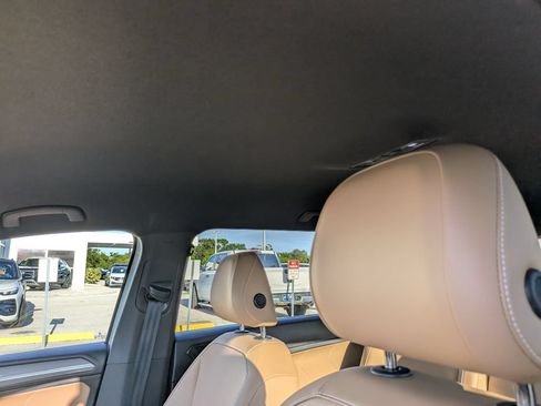 Certified 2023 Volkswagen Tiguan SE FWD image 18