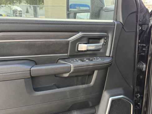 Used 2025 RAM 2500 Laramie AWD/4WD image 13