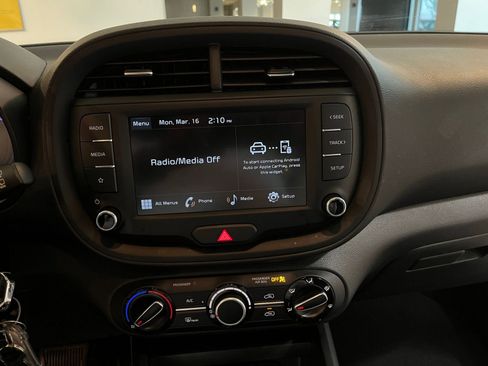 Used 2025 Kia Soul LX w/ LX Technology Package image 17