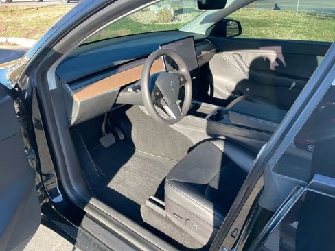 Used 2021 Tesla Model Y Long Range image 8