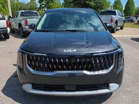 Used 2025 Kia Carnival FWD image 9