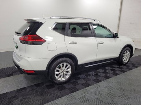 Used 2017 Nissan Rogue SV w/ SV Premium Package FWD image 10