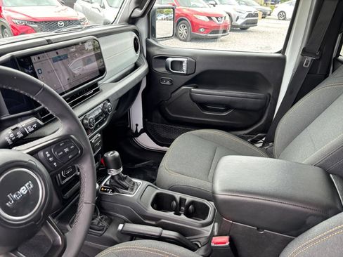 Used 2025 Jeep Wrangler Unlimited Sport AWD/4WD image 41