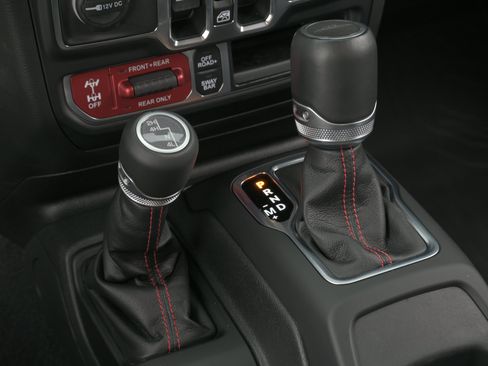 Used 2023 Jeep Gladiator Rubicon w/ Cold Weather Group AWD/4WD image 14