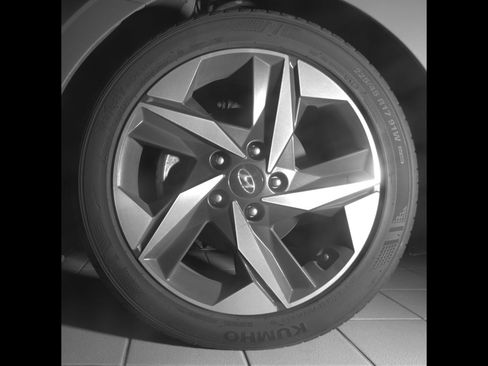 Used 2021 Hyundai Elantra Limited w/ Cargo Package FWD image 9