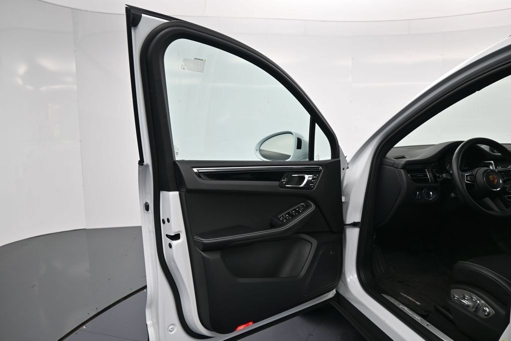 Certified 2026 Porsche Macan S AWD/4WD image 16