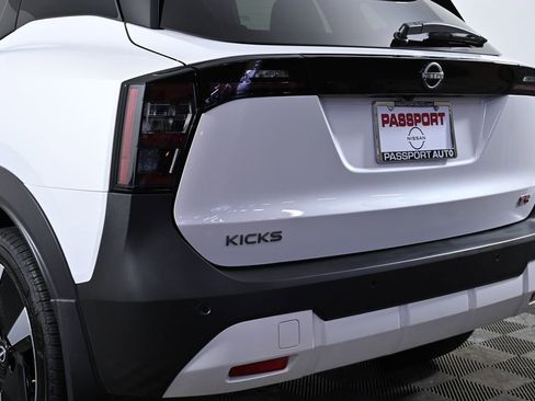 Certified 2025 Nissan Kicks SR image 7