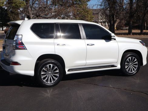 Used 2022 Lexus GX 460 Luxury w/ Off Road Package image 4