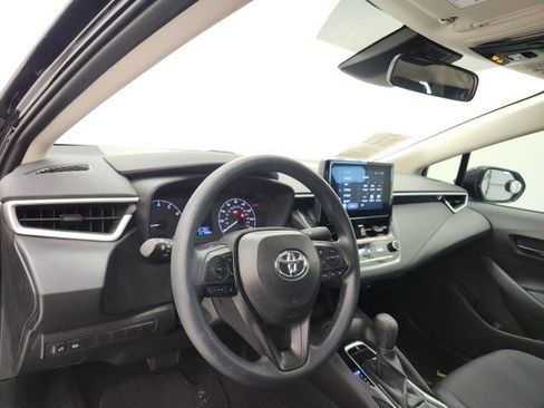 Used 2025 Toyota Corolla LE image 12