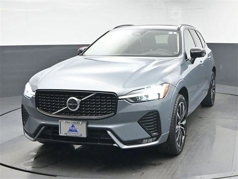 Used 2023 Volvo XC60 B5 Ultimate w/ Climate Package image 3