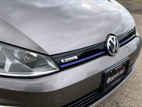 Used 2016 Volkswagen e-Golf SE FWD image 32