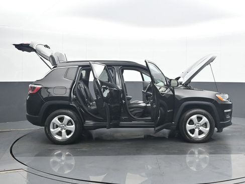 Used 2019 Jeep Compass Latitude AWD/4WD image 36