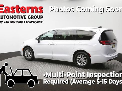 Used 2023 Chrysler Pacifica Touring-L FWD image 64