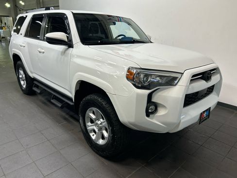 Used 2021 Toyota 4Runner SR5 AWD/4WD image 2