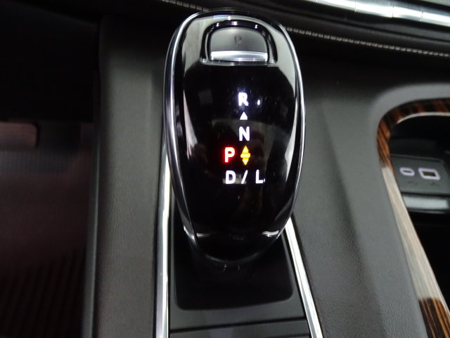 Certified 2023 Cadillac Escalade Premium Luxury w/ Performance Package AWD/4WD image 15