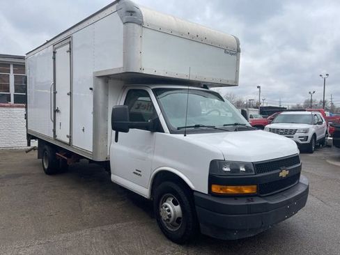Used 2018 Chevrolet Express 4500 Extended w/ Driver Convenience Package image 4