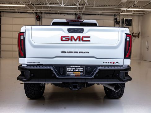 Used 2026 GMC Sierra 2500 AT4X AWD/4WD image 8