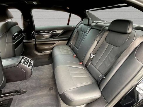 Used 2022 BMW 740i w/ M Sport Package RWD image 12