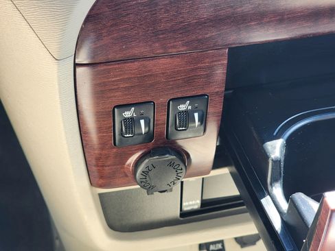 Used 2014 Toyota Sienna XLE w/ Entertainment Package FWD image 21