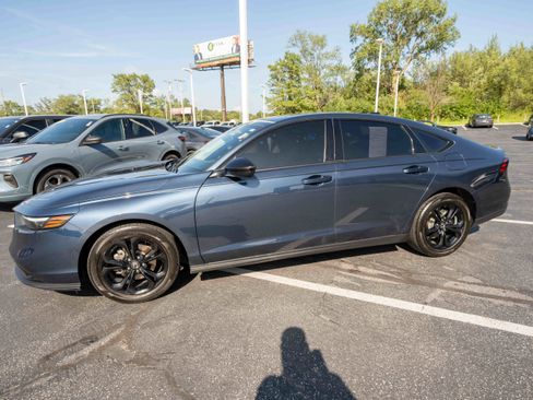 Used 2025 Honda Accord SE image 3