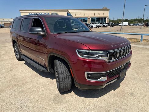 Used 2024 Jeep Wagoneer L Series II w/ Flexible Seating Group AWD/4WD image 19