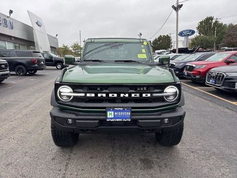 New 2025 Ford Bronco Outer Banks w/ Sasquatch Package AWD/4WD image 2