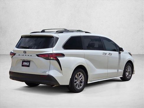 Used 2022 Toyota Sienna XLE FWD image 5