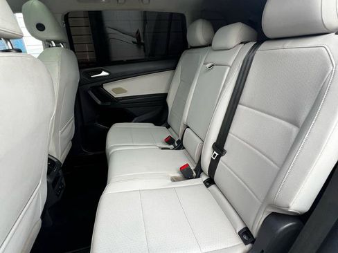 Used 2019 Volkswagen Tiguan SE w/ Panoramic Sunroof Package AWD/4WD image 8