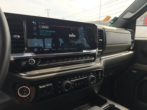 Used 2023 Chevrolet Silverado 1500 ZR2 w/ Technology Package image 27