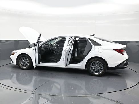 Used 2024 Hyundai Elantra SEL FWD image 31