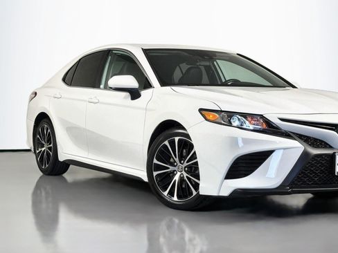 Used 2020 Toyota Camry SE FWD image 14