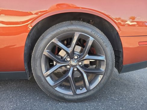 Used 2022 Dodge Challenger R/T w/ Plus Package image 8