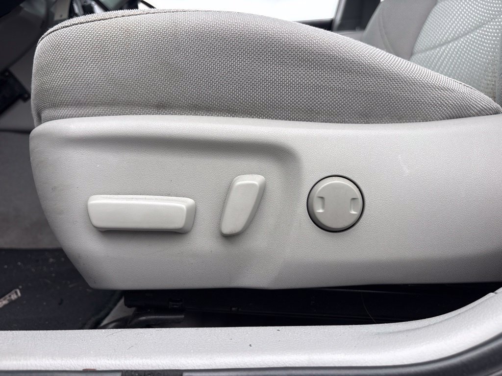 Used 2015 Toyota Camry LE w/ Moonroof Package FWD image 10