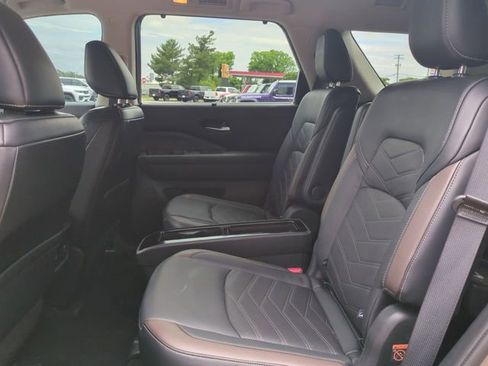 Used 2023 Nissan Pathfinder Platinum w/ Lighting Package (N93) AWD/4WD image 14