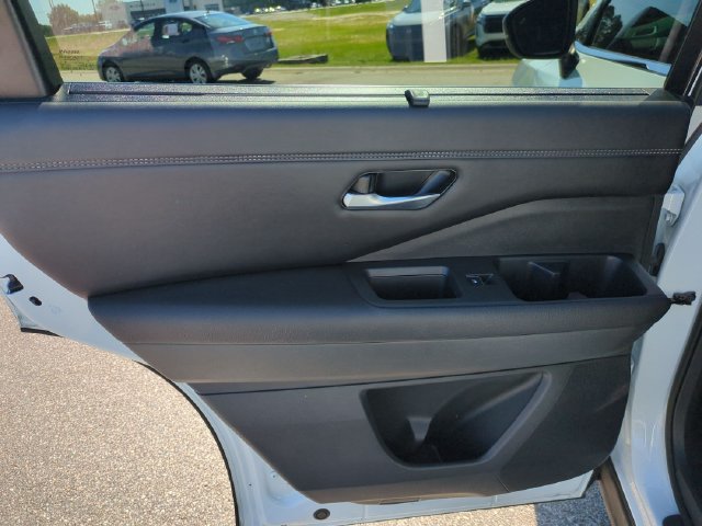 Used 2025 Nissan Pathfinder Platinum AWD/4WD image 29