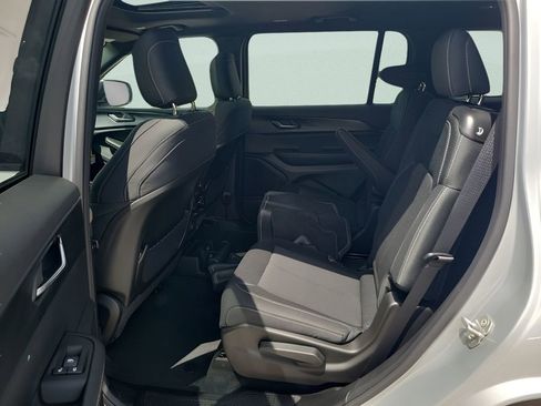 New 2025 Jeep Grand Cherokee L Laredo image 23