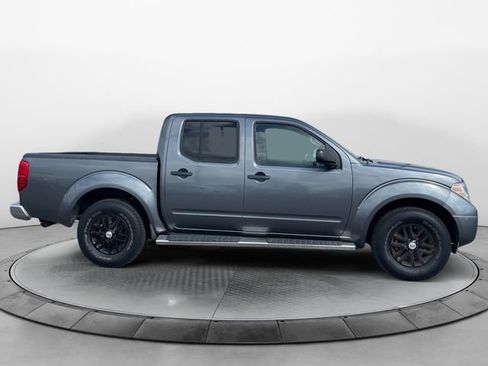 Used 2016 Nissan Frontier SV image 6