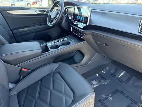 Used 2025 Volkswagen Atlas Cross Sport SE image 16