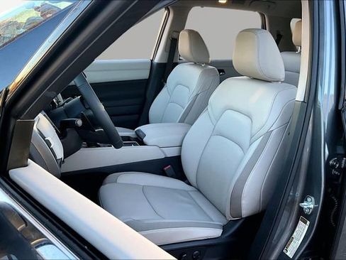 New 2025 Nissan Pathfinder SL image 9