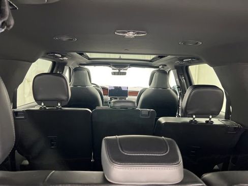 Certified 2023 Lincoln Navigator L Reserve AWD/4WD image 9
