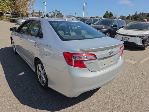 Used 2012 Toyota Camry SE w/ Leather Pkg FWD image 3