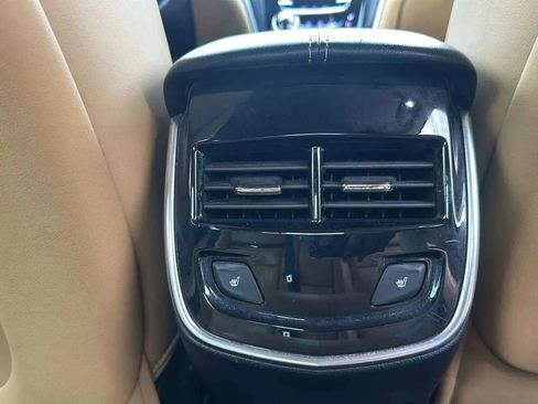 Used 2014 Cadillac XTS Luxury image 29