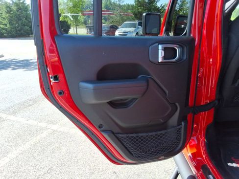 Used 2022 Jeep Wrangler Unlimited Rubicon w/ Xtreme Recon 35" Tire Package AWD/4WD image 20