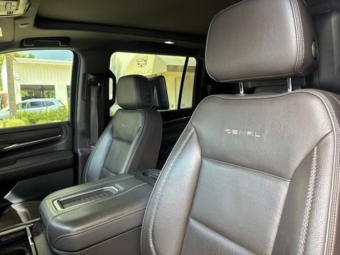 Used 2021 GMC Yukon XL Denali w/ Denali Ultimate Package AWD/4WD image 3