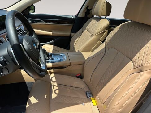 Used 2020 BMW 750i xDrive w/ Executive Package AWD/4WD image 9