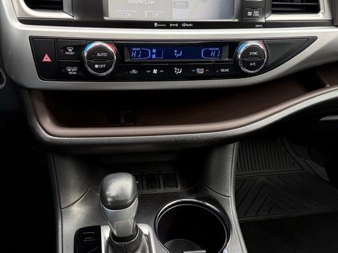 Used 2017 Toyota Highlander XLE image 40