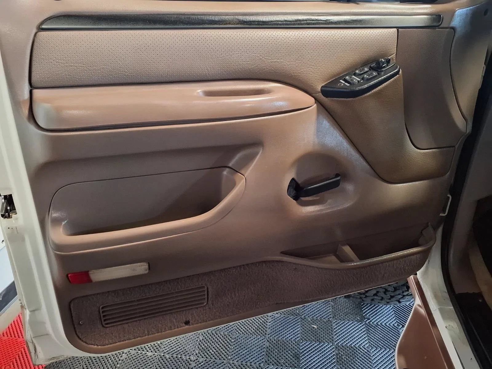 Used 1995 Ford Bronco Eddie Bauer AWD/4WD image 11