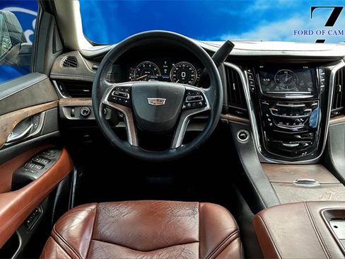 Used 2015 Cadillac Escalade Premium image 5
