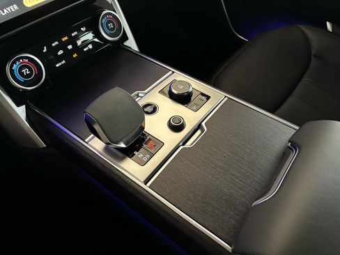 Used 2023 Land Rover Range Rover SE image 19