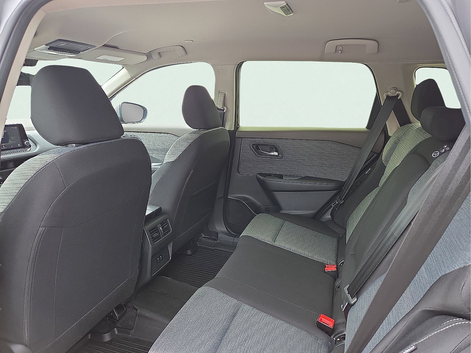 Used 2023 Nissan Rogue SV AWD/4WD image 10